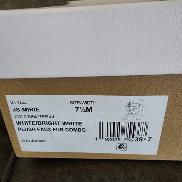 NWOB Jessica Simpson White Fur Miri Boot 7.5M